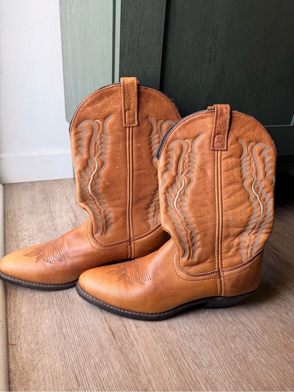 Laredo Tan Leather Western Cowboy Boots